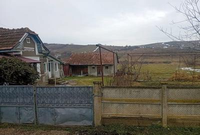Casă cu 3 camere în Vâlcele