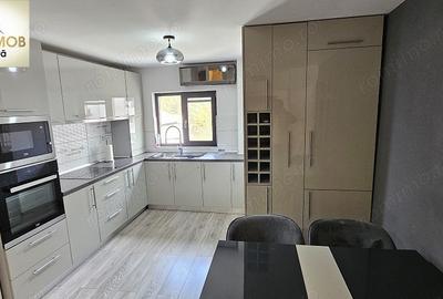 Apartament cu 3 camere decomandat în Central - 1
