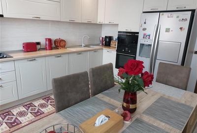 Apartament cu 3 camere decomandat, mobilat în Tractorul - 4