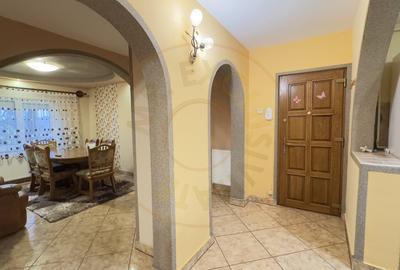 Apartament Decomandat 4 camere MV1, Etaj 1 - Str. Liszt Ferenc - Carei - 9