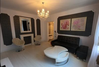 Apartament cu 3 camere semidecomandat, mobilat în P-ța Unirii