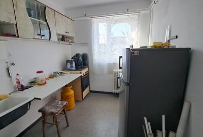 Apartament cu 3 camere decomandat în Km 4-5