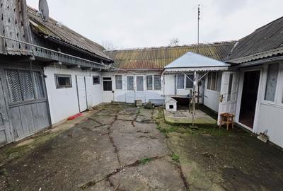 Casa / Vila cu 4 camere de vanzare - 1