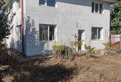 Casă cu 6 camere în Costi - 8