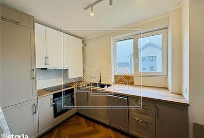 Apartament cu 3 camere decomandat în Cristian - 1