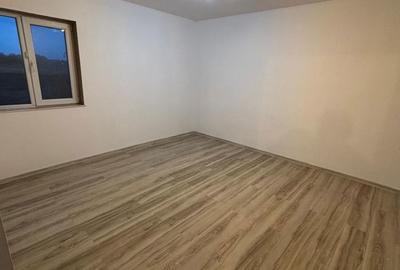 Casă cu 3 camere cu Teren 300 Mp în Lumina