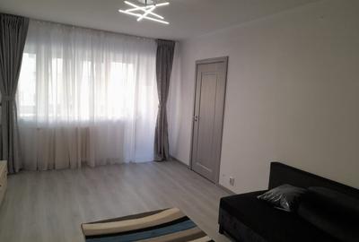Apartament cu 3 camere semidecomandat, mobilat în Tineretului