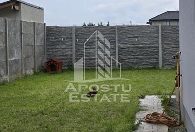 Jumatate de duplex, P+M, cu 3 camere si 2 bai, Sag - 25