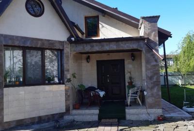 Casă cu 5 camere cu Teren 1000 Mp în Vărsătura - 2