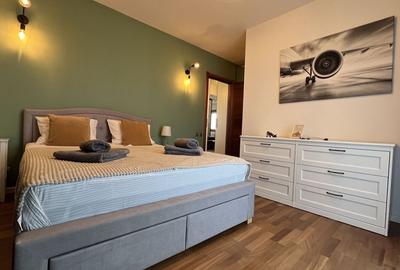 Apartament cu 2 camere semidecomandat, mobilat în Pajura