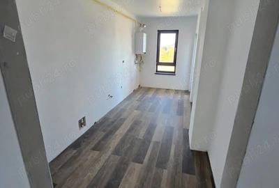 Apartament cu 3 camere decomandat în Micro 17