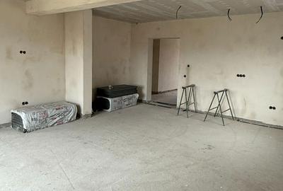 Casă cu 4 camere cu Teren 700 Mp în Luna - 7