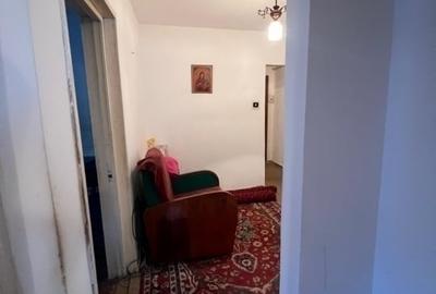 Etaj 1-Targu Cucu-Pod de Fier-3 Camere Decomandat-bloc 84' - 3