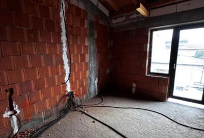 Casă cu 4 camere cu Teren 550 Mp în George Enescu - 1