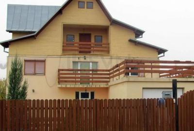 Casă cu 5 camere cu Teren 3163 Mp în Central - 1