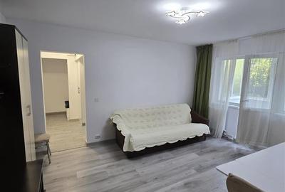Apartament cu 3 camere semidecomandat în Alexandru cel Bun