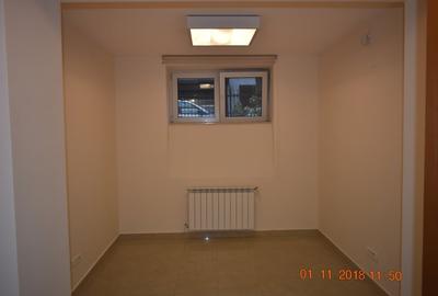 Casă cu 10 camere cu Canalizare în Capitale - 52