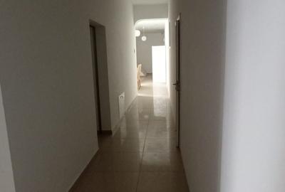 Casă individuală cu 20 camere cu Canalizare în Episcopia Bihorului - 5