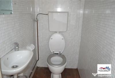 Spațiu comercial, de 190 mp, în Central - 4