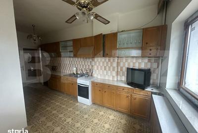 Casă cu 7 camere cu Teren 1171 Mp în Păulești - 4