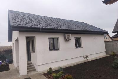 Casă individuală cu 3 camere cu Canalizare în Lumina - 1