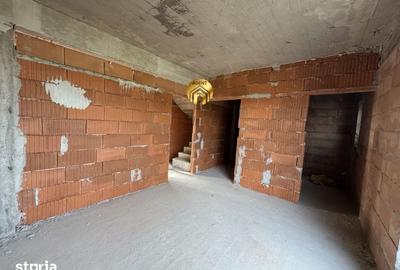 Casă cu 5 camere cu Teren 250 Mp în Otopeni