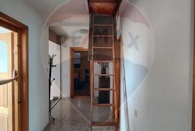 Casă cu 8 camere cu Teren 800 Mp în Central - 3