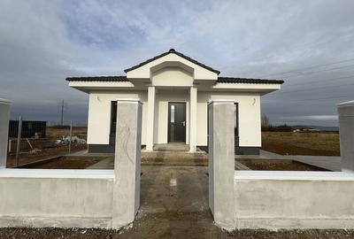 Casă cu 4 camere în Cheriu