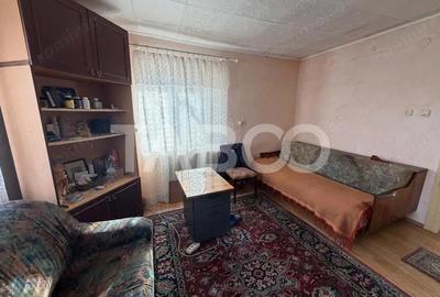 Casă cu 3 camere cu Teren 1293 Mp în Perșani - 4