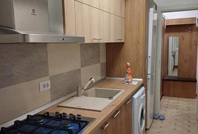 Garsonieră decomandată în Titan - 1