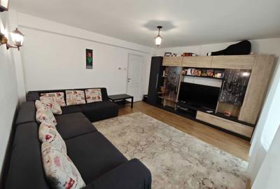 Apartament cu 3 camere decomandat în Roșu