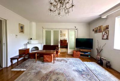 Casa D+P+E, 9 camere, garaj, curte proprie - zona centrala