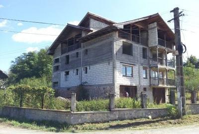 Casă cu 4 camere în Petros - 1