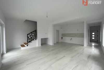 Duplex cu 5 camere cu Canalizare în Ghiroda - 3
