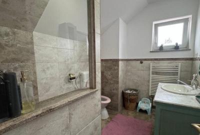 Casă cu 7 camere cu Teren 2000 Mp în Rădăuți - 6