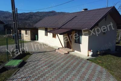 Casă cu Teren 1794 Mp în Poienari (Corbeni) - 11