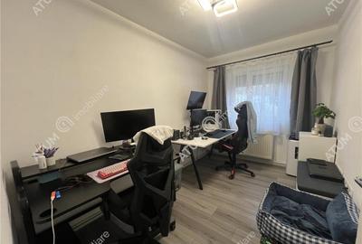 Apartament cu 3 camere decomandate si pivnita zona Valea Aur - 5