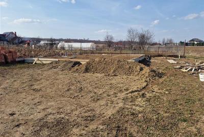 Teren intravilan de 400 mp, în 9 Mai - 4