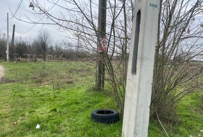 Vand teren  intravilan   în plină zonă de dezvoltare - 1