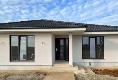 Casă cu 4 camere în Sântandrei