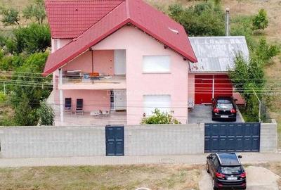Casă cu 4 camere în Central - 1