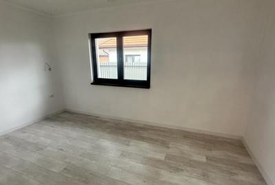 Casă cu 3 camere cu Canalizare în Hărman