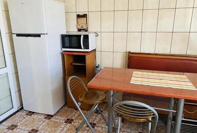 Gara - Bloc dupa 80 - 2 camere decomandat - 5