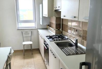 Apartament cu 2 camere decomandat în Tractorul - 2