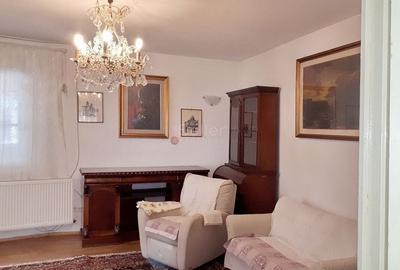 Casa cu curte individuala