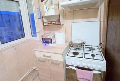Apartament cu 3 camere decomandat în - 8