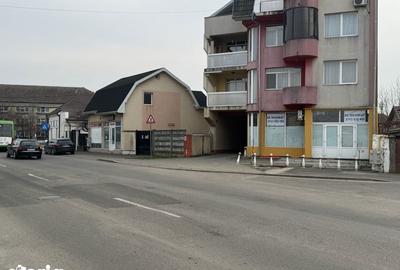Spațiu comercial, de 50 mp, în Central - 8