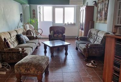 Apartament cu 4 camere decomandat în Poarta 6