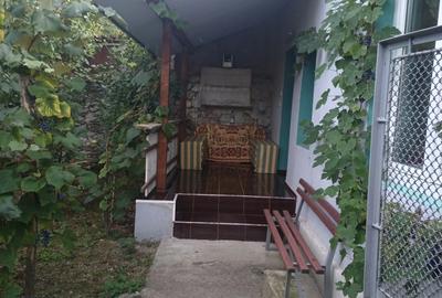 Casă cu 3 camere în Central - 1