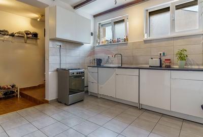 Casă individuală cu 6 camere cu Canalizare în Semicentral - 3